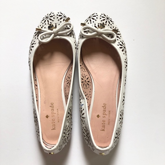 KATE SPADE WALSY WHITE FLOWER LASER CUT OUT FLATS - Picture 4 of 7